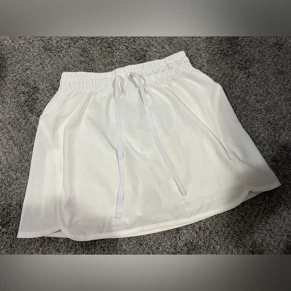 Beyond Yoga Stretch Woven In Stride Lined Golf Skirt - Picture 3 of 5